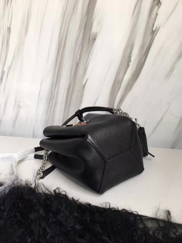 Y51 patent leather bucket bag 5143 16cm x 8cm x 13cm