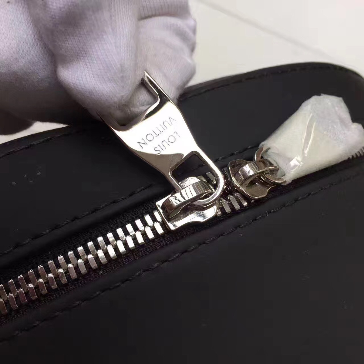 l0vis Vvtt0n josh n41473 31cm x 42cm x 13cm