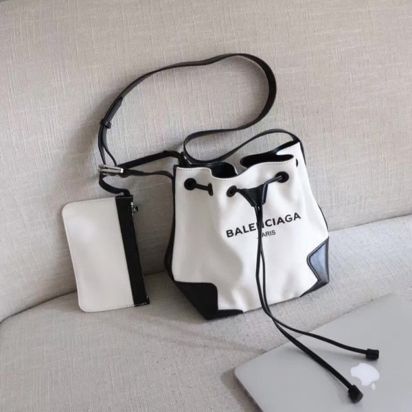 Ba1en*iaga bucket bag white 22cm x 15cm x 24.5cm