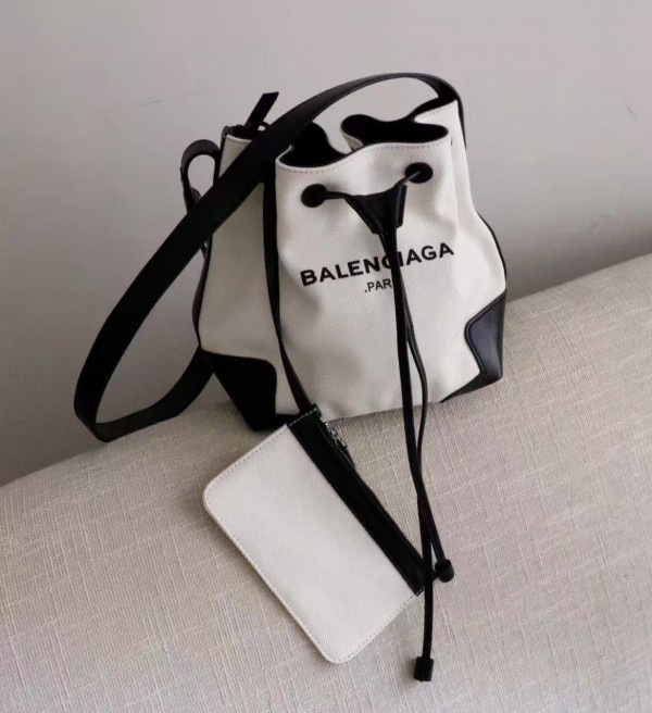 Ba1en*iaga bucket bag white 22cm x 15cm x 24.5cm