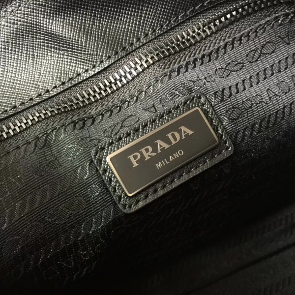 Pra*a leather clutch bag 4284 23.5cm x 1.5cm x 17.5cm
