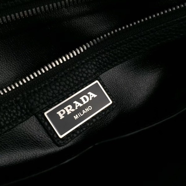 Pra*a leather briefcase 4193 36cm x 6.5cm x 28cm