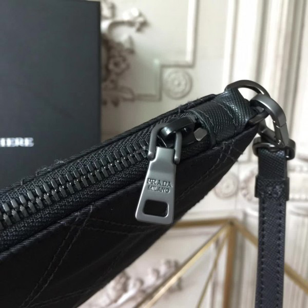 Pra*a nylon clutch 4306 28cm x 1.5cm x 18cm