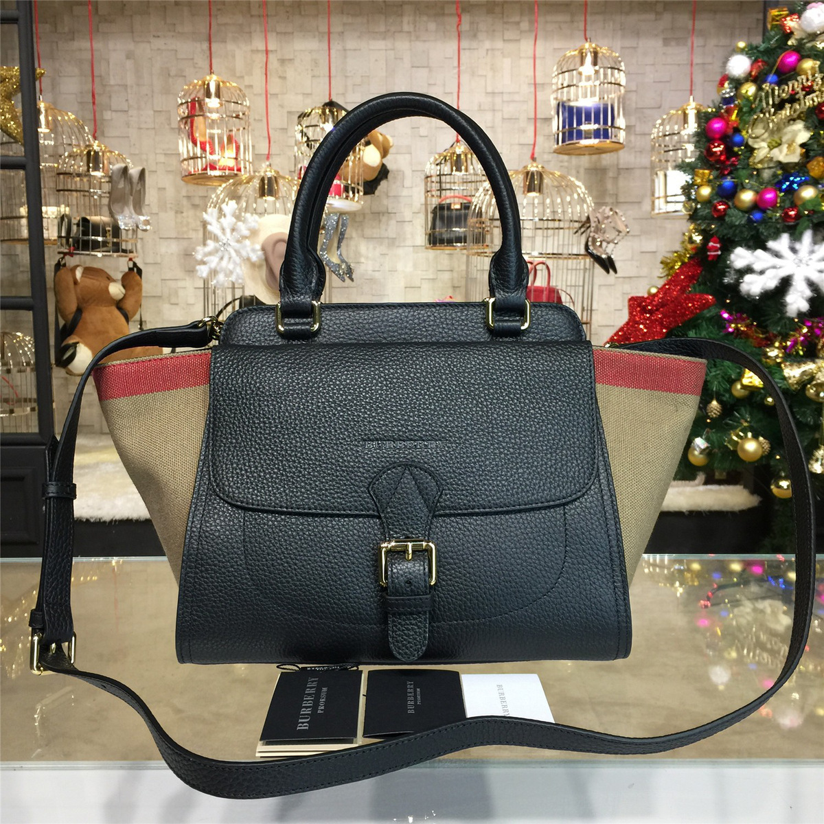 Bv*b*rry black shoulder bag 28cm x 18cm x 24cm