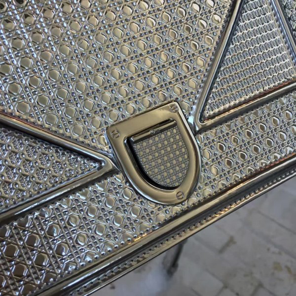 D10r ama 1770 21.5cm x 13cm x 8cm