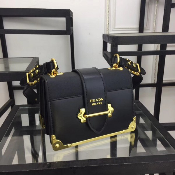 Pra*a cahier leather shoulder bag 1bd045 black 20 x 14.5 x 8.5 cm