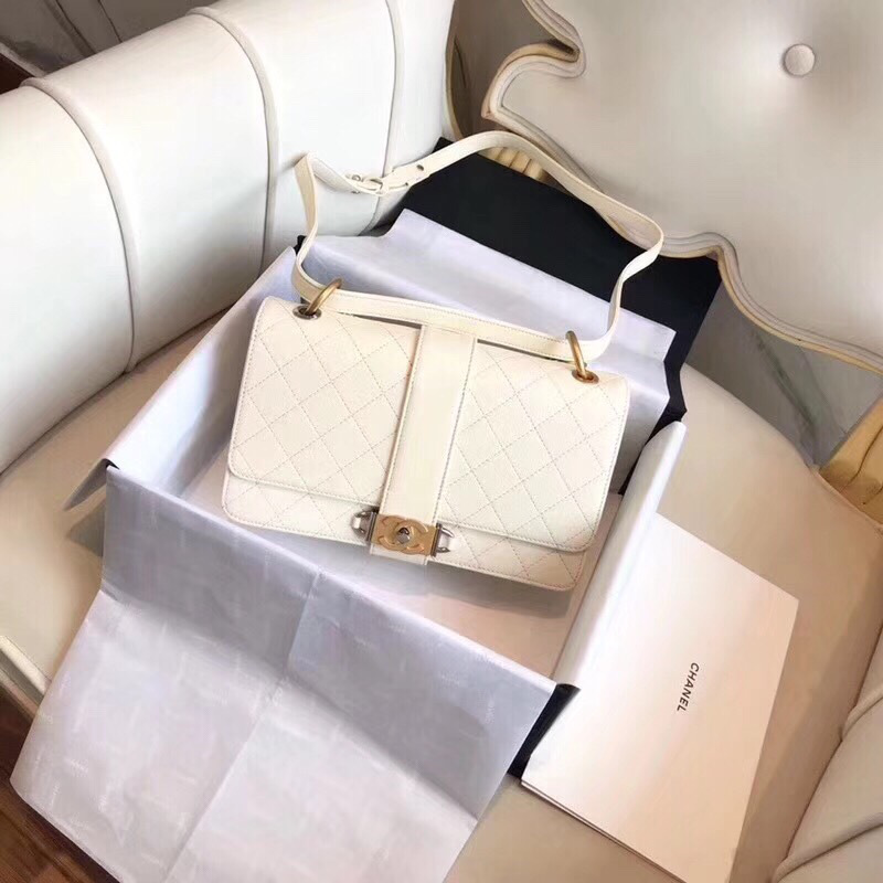 Ch**el caviar stitched flap bag white 24cm