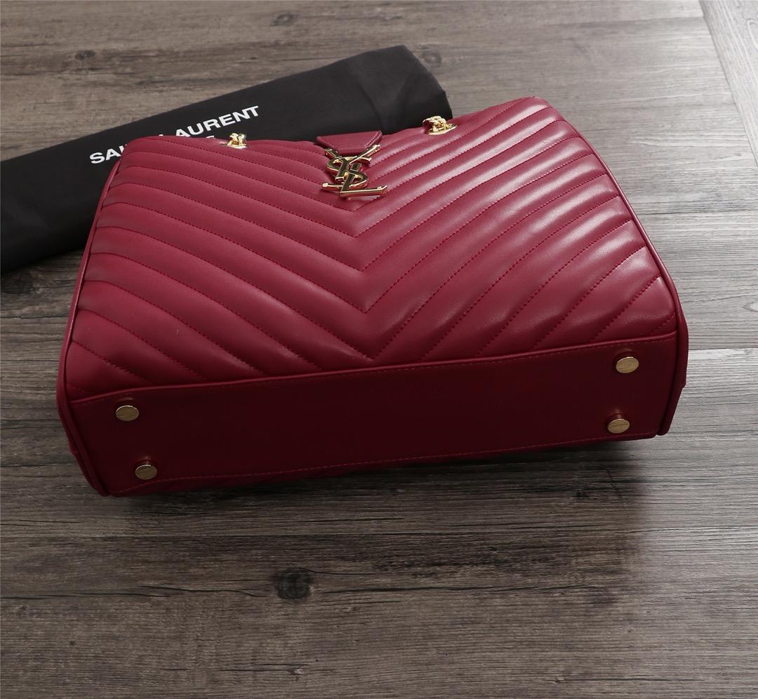 Y51 monogramme red 35x9.5x25cm