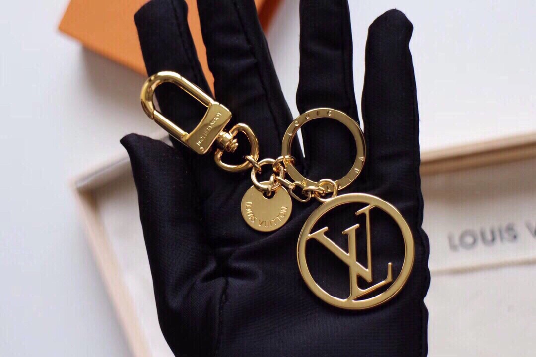 l0vis Vvtt0n key ring