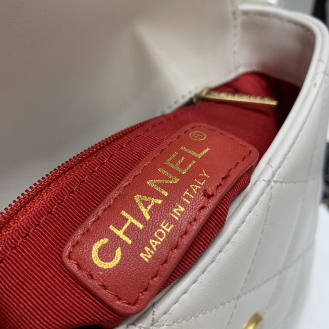 Early spring new series pearl chain bag white 20*19*8cm