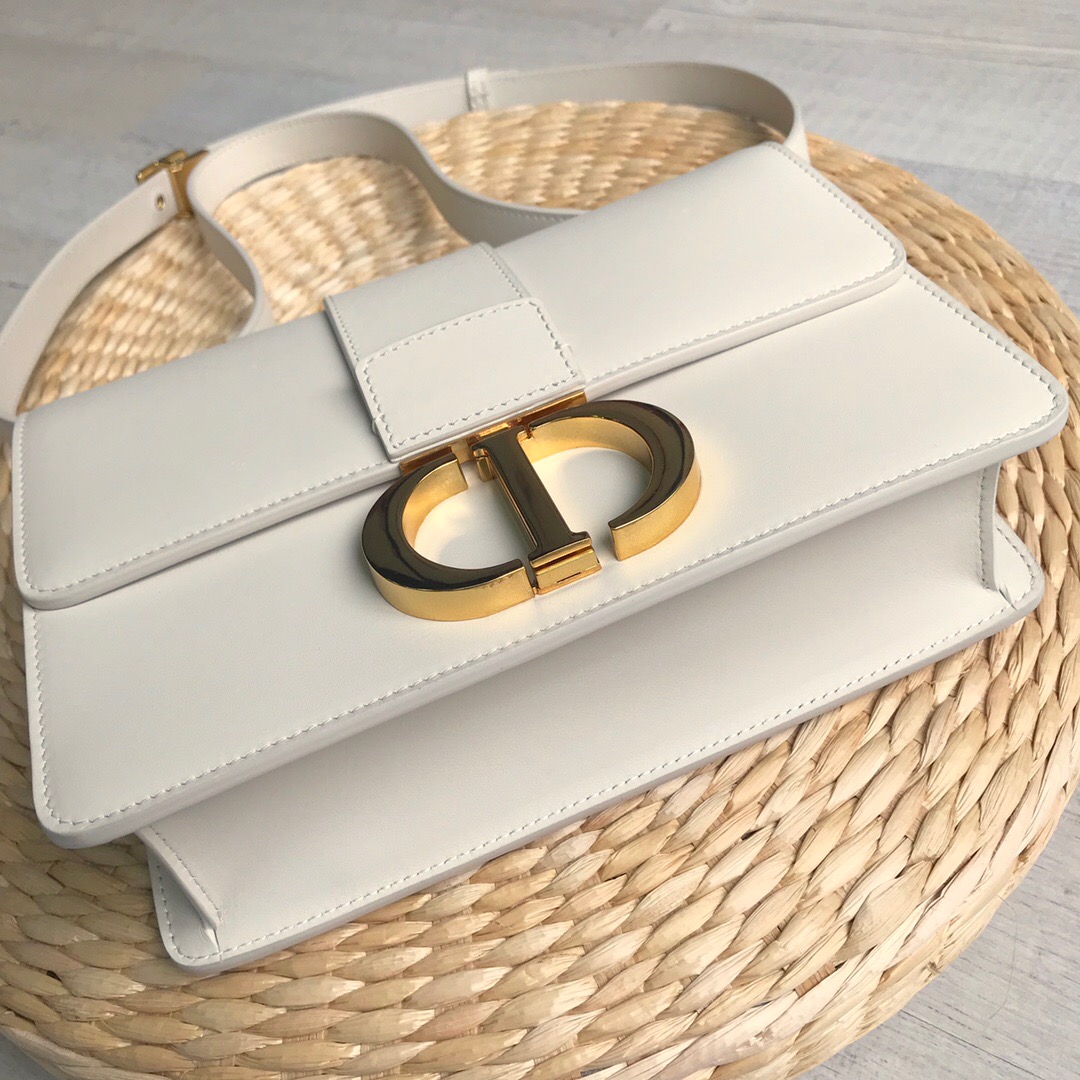 D10r 30 montaigne bag latte box calfskin white m9203umos 24 x 17 x 8 cm