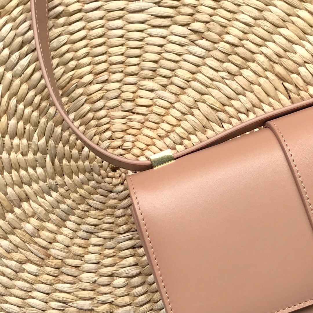 D10r 30 montaigne bag latte box calfskin pink m9203umos 24 x 17 x 8 cm