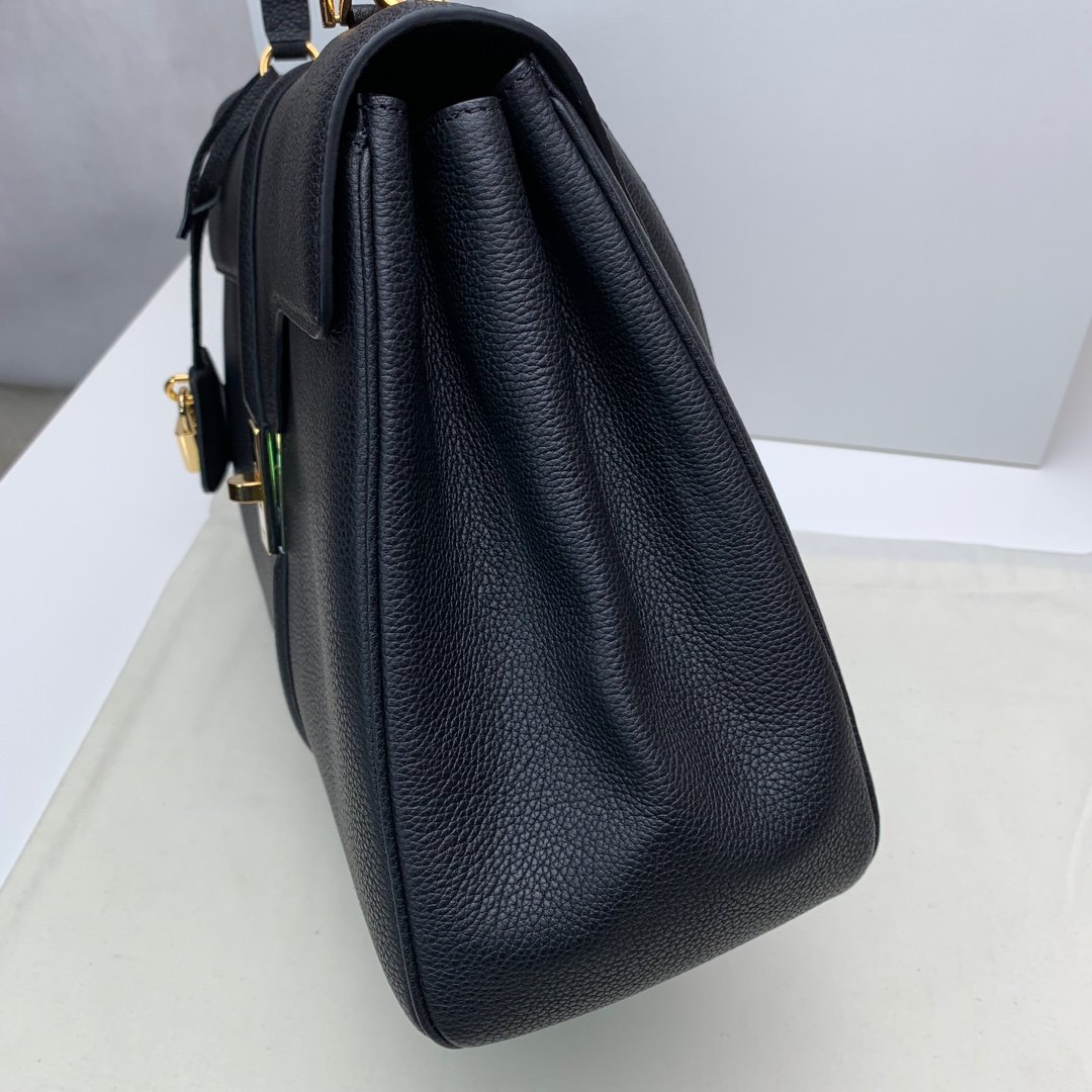 MEDIUM 16 BAG IN GRAINED CALFSKIN BLACK 32x23.5x13 cm