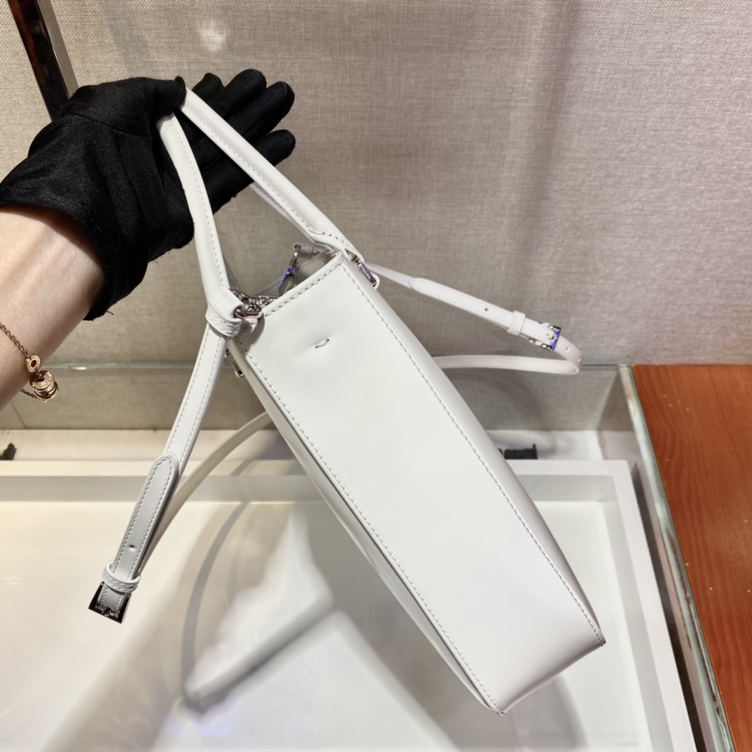 Pra*a  brushed leather tote bag white 1ba330 24 x 22 x 6 cm