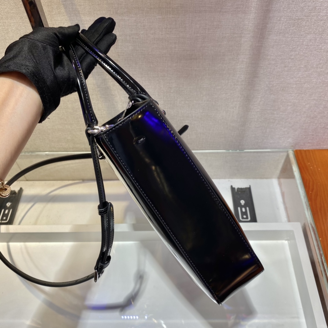 Pra*a  brushed leather tote bag black 1ba330 24 x 22 x 6 cm