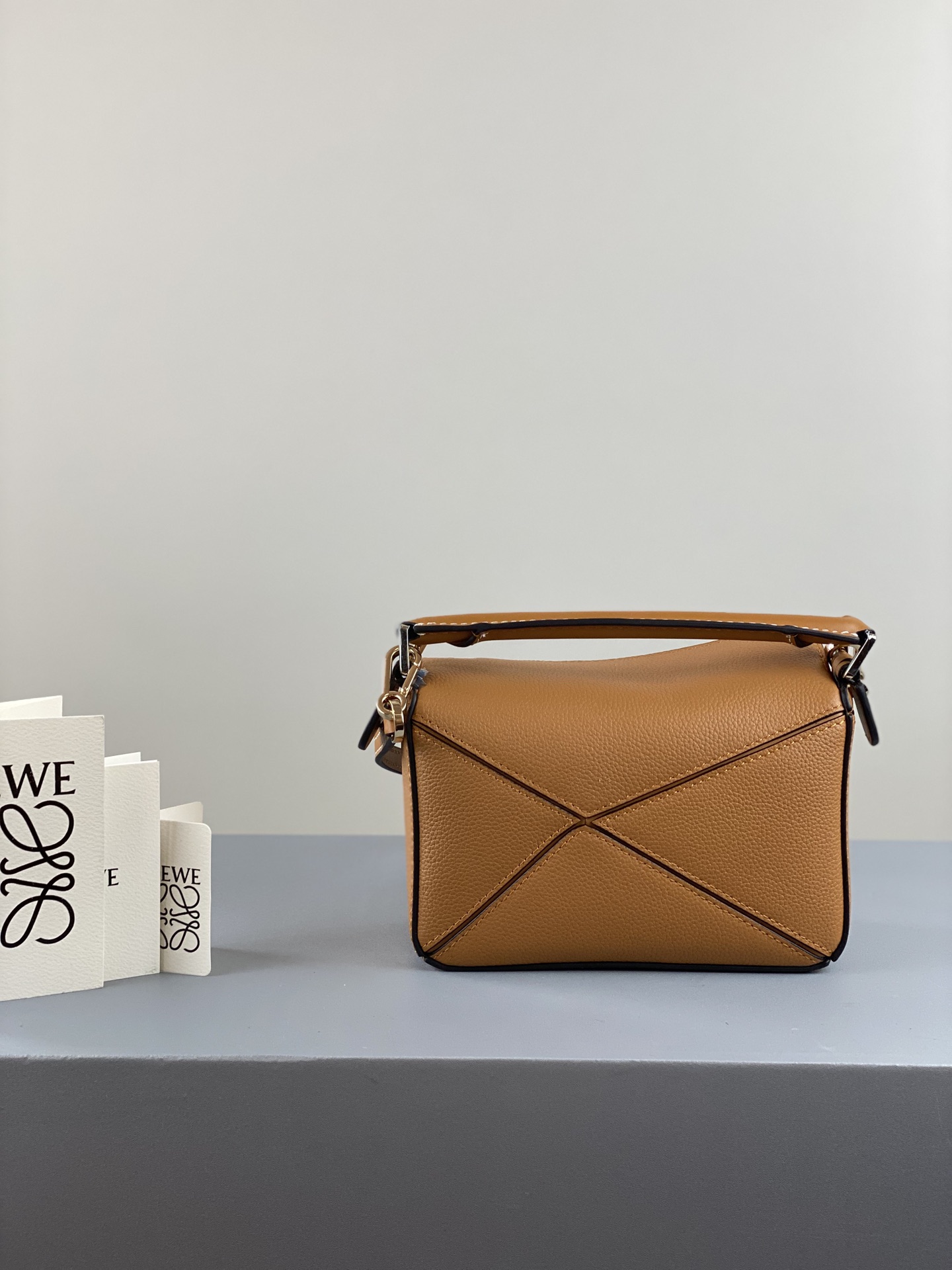 L0ew* mini puzzle bag in classic calfskin tan 322.30.u95 18 x 12.5 x 8 cm