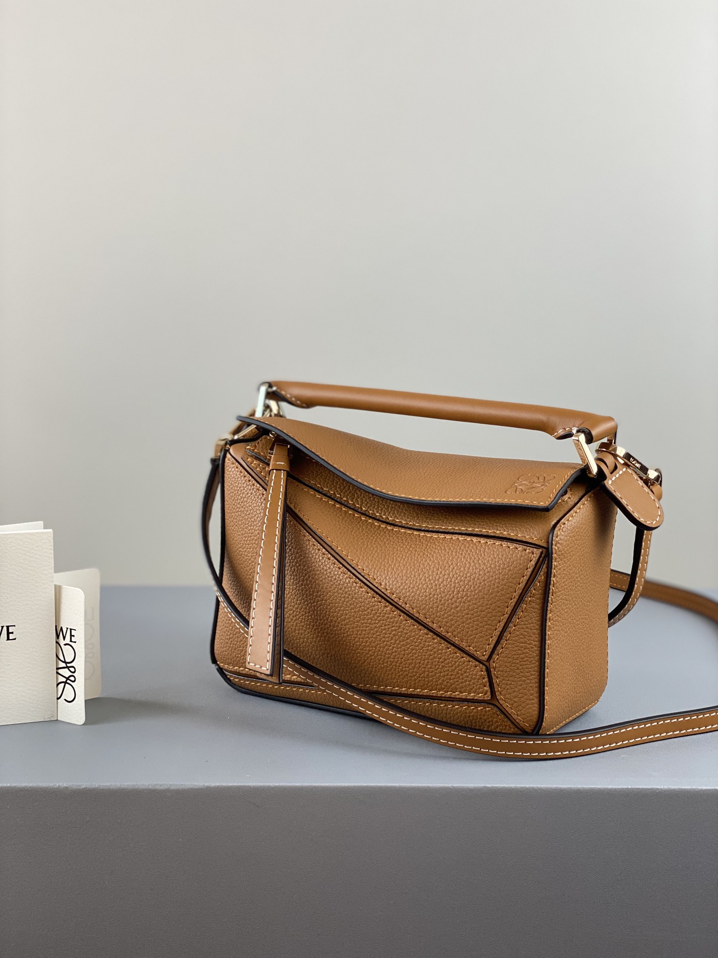 L0ew* mini puzzle bag in classic calfskin tan 322.30.u95 18 x 12.5 x 8 cm