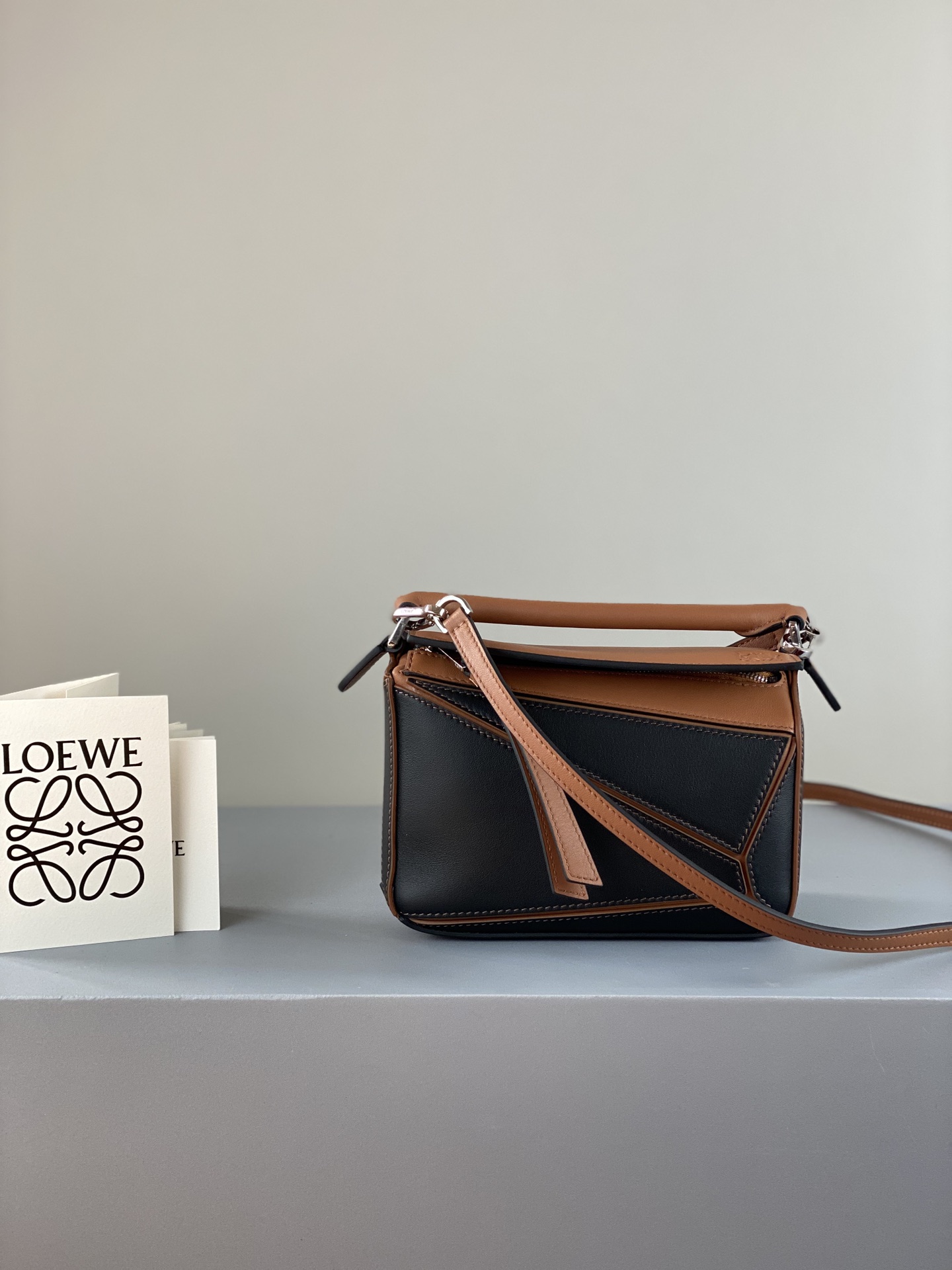 L0ew* mini puzzle bag in classic calfskin black a510u95x14 18 x 12.5 x 8 cm