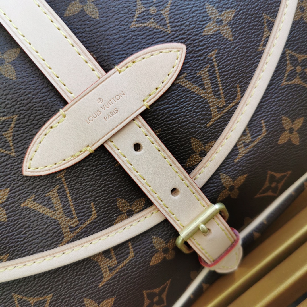 l0vis Vvtt0n saumur mm monogram canvas m40710 28 x 11 x 20 cm