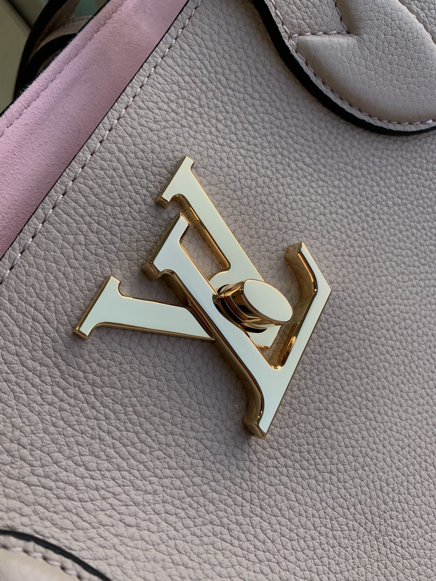 l0vis Vvtt0n lockme shopper leather greige m57346 42.0 x 28.0 x 15.0 cm