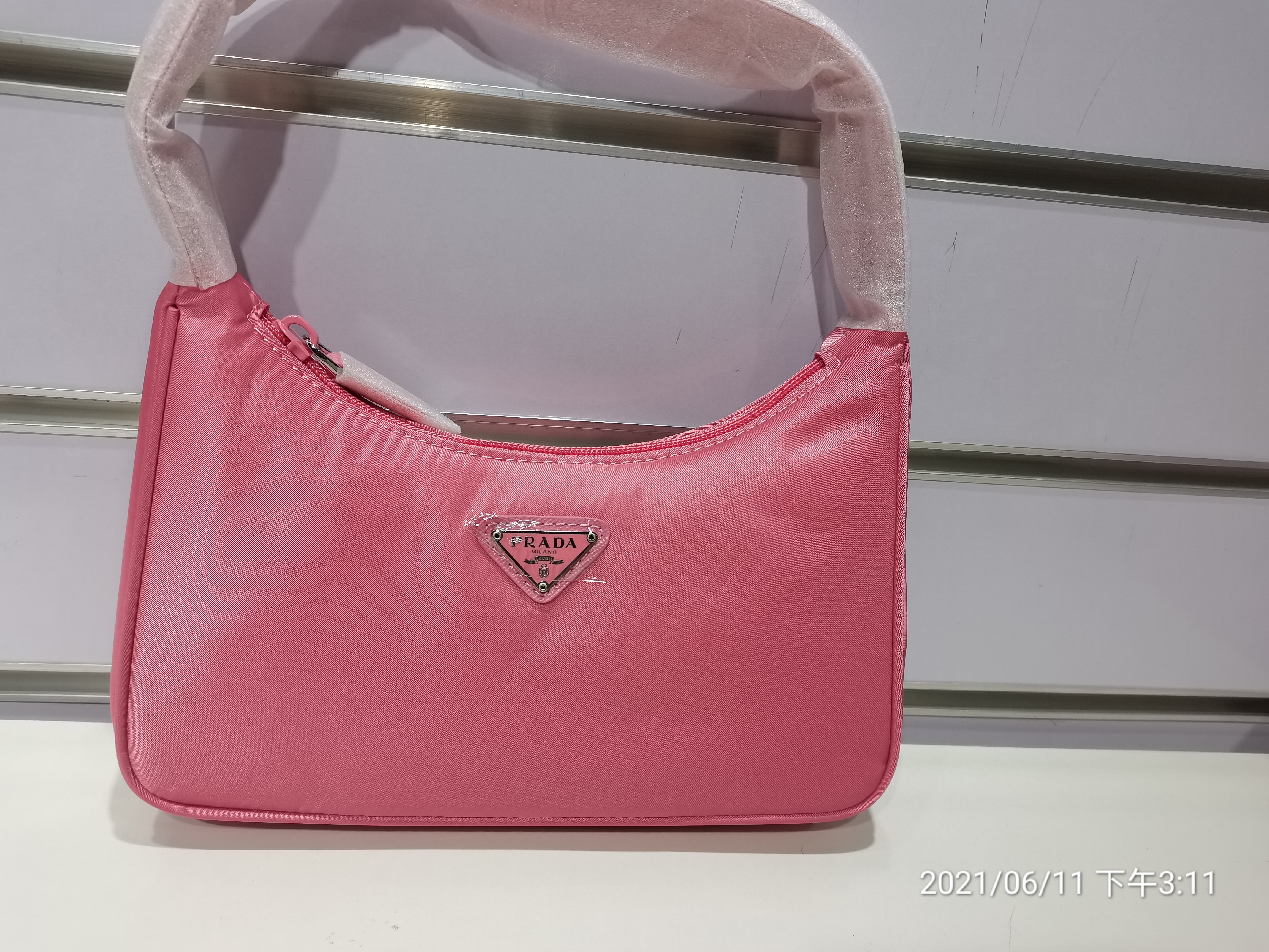 Pra*a re-edition 2000 nylon mini bag pink 1ne515 17 x 6 x 22 cm