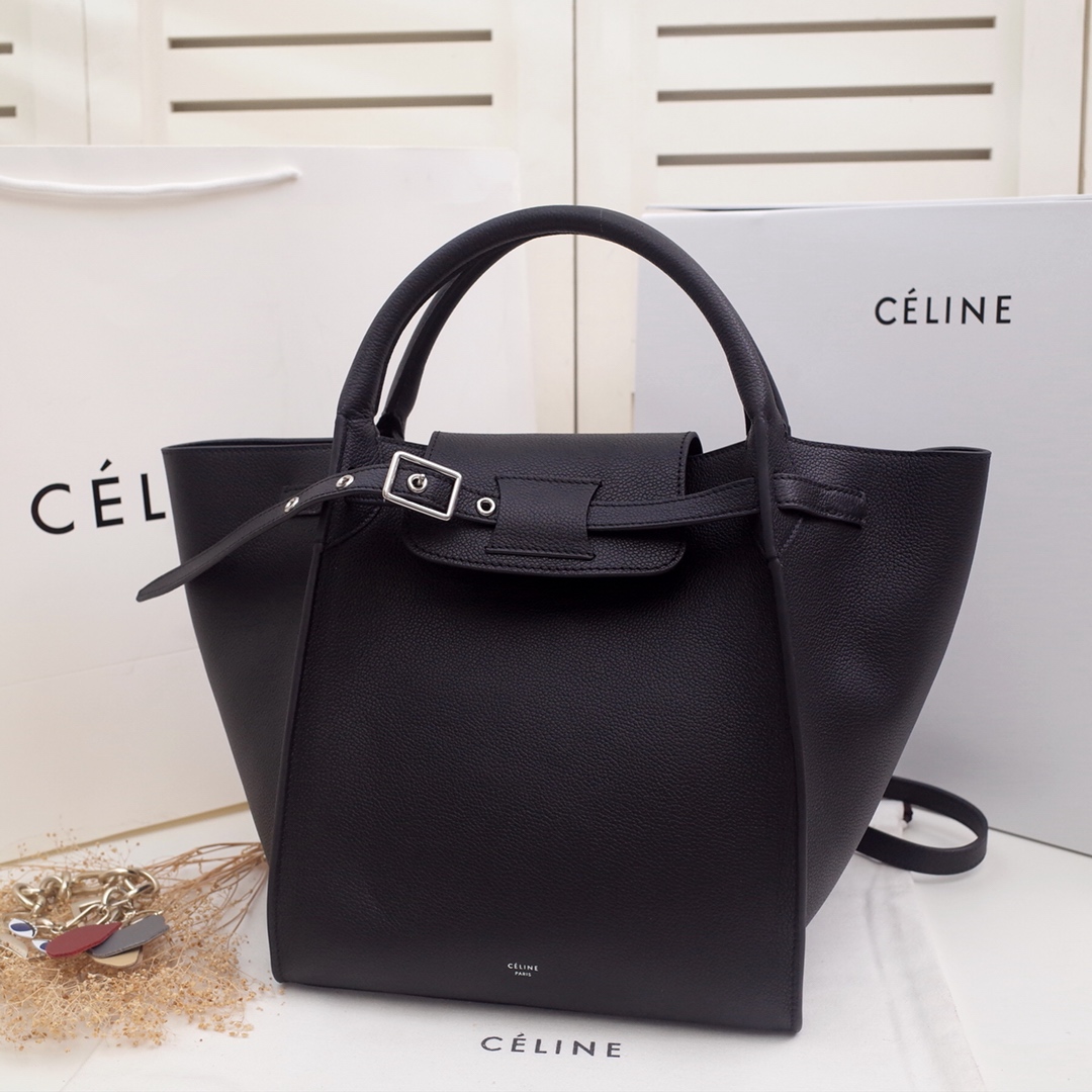 ce1i*e big bag with long strap in S*pple grained calfskin black 189313a4u 24 x 26 x 22 cm