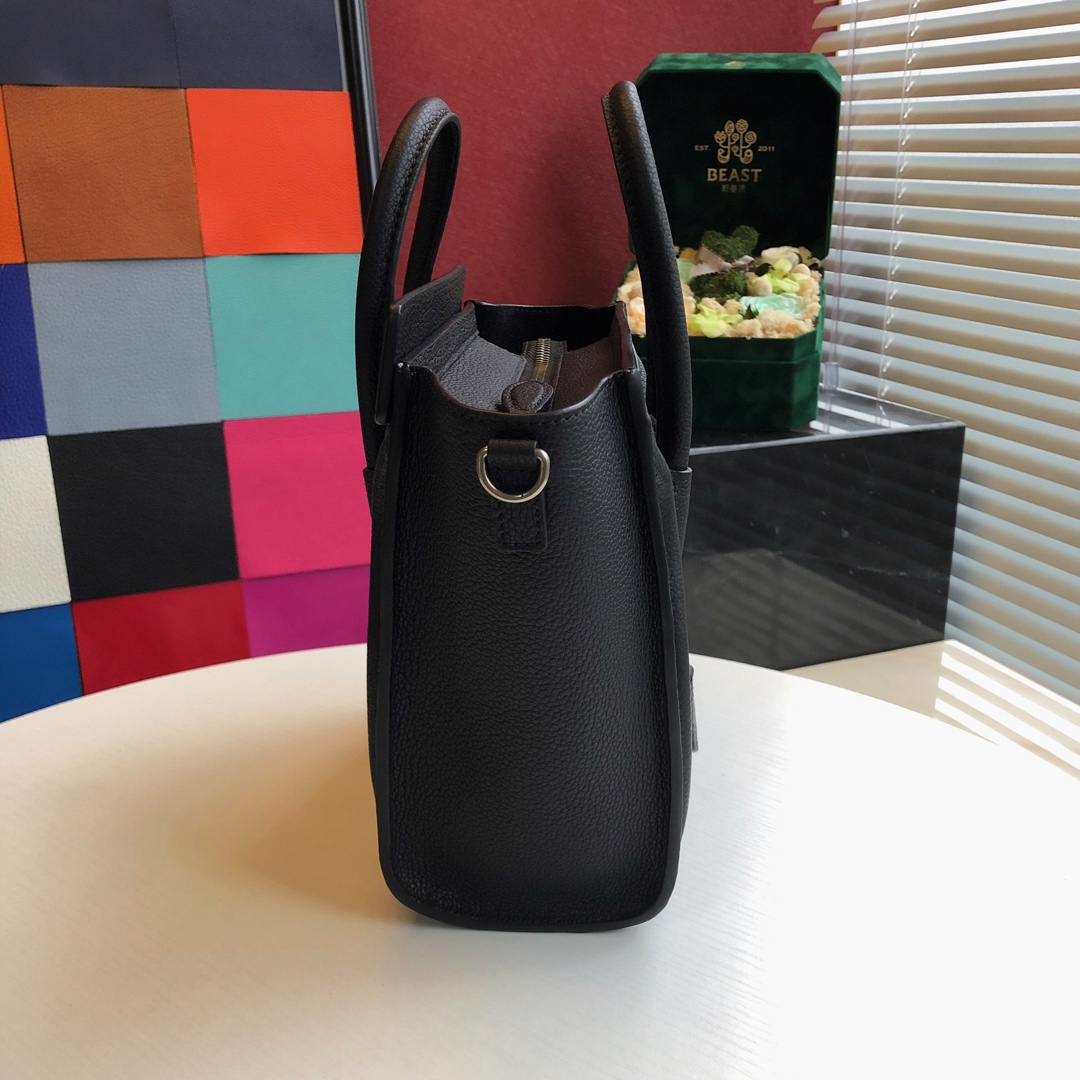 Ce1i*e nano luggage bag in drummed calfskin black 189243dru 20 x 20 x 10 cm