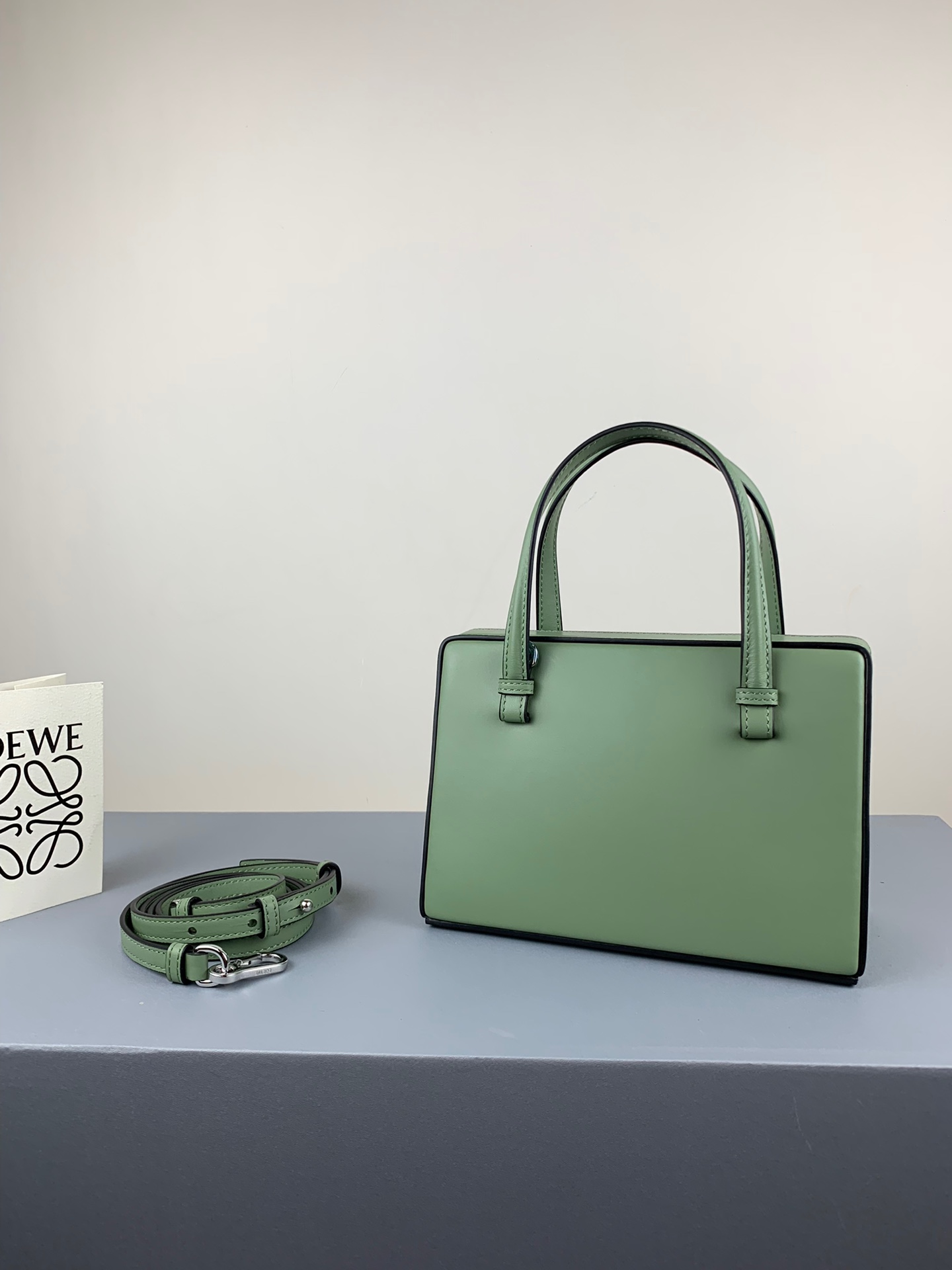 L0ew* postal small bag pale green 309.56.w85 17 x 13.5 x 8.5 cm