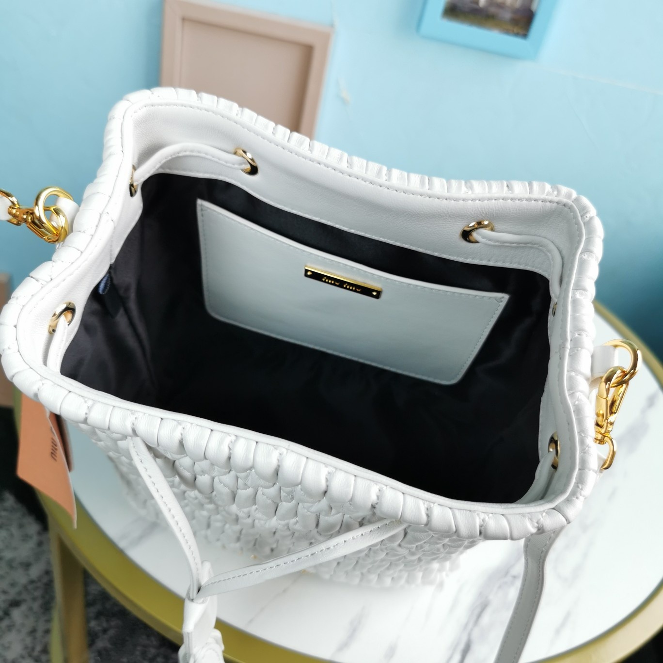 M1um1u crystal cloquÉ nappa leather bucket bag white 5be050 20 x 12 x 21 cm