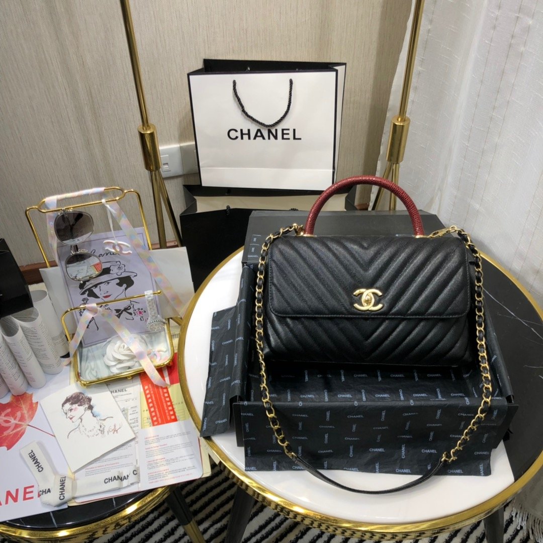 Ch**el small chevron coco handle bag in black and gold hardware a92991-15 28cm