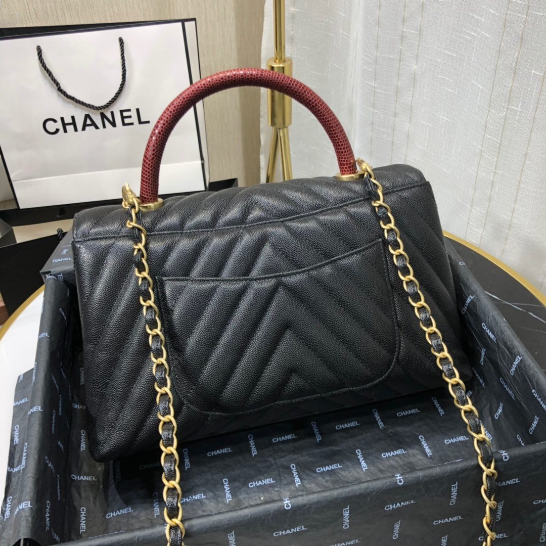 Ch**el small chevron coco handle bag in black and gold hardware a92991-15 28cm