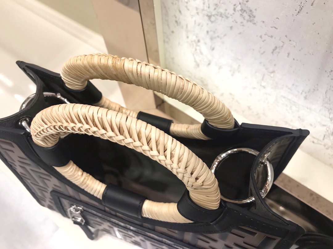 F**di runaway shopper multicolour leather shopper 8bh353a652f0h3c 28.5 x 12 x 18 cm