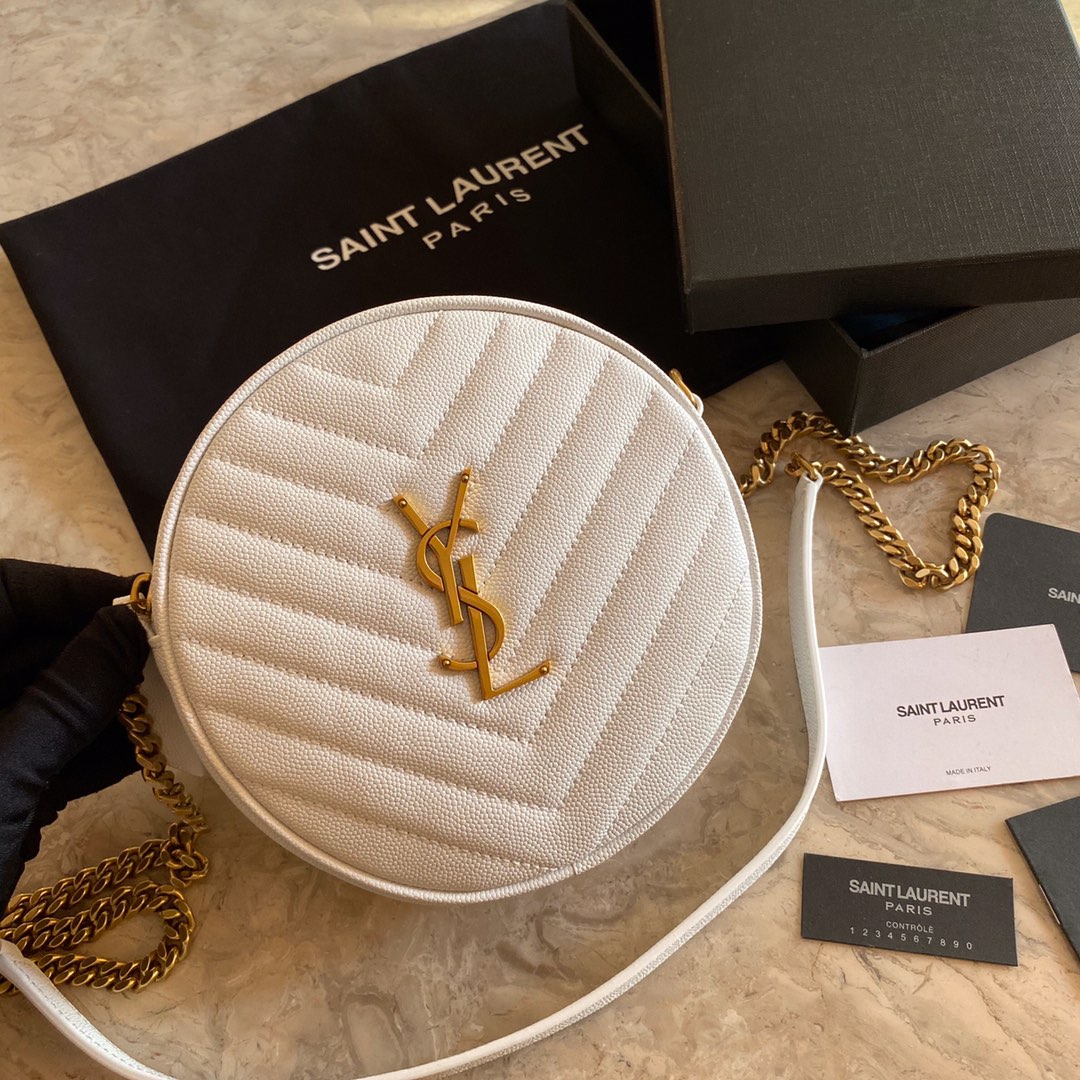 Y51 vinyle round camera bag in chevron-quilted grain de poudre embossed leather white 6104361 17 x 17 x 5.5 cm