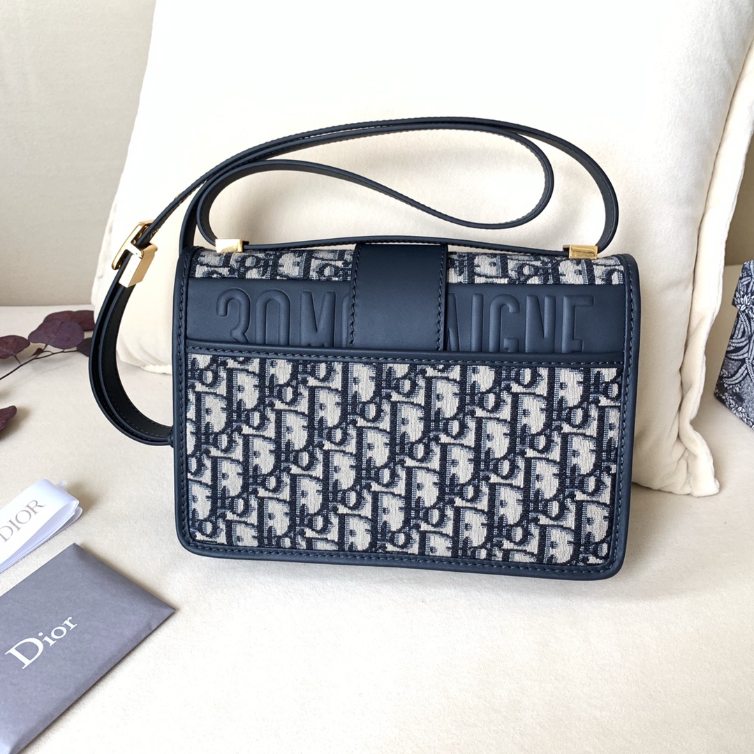 D10r 30 montaigne bag blue D10r oblique jacquard m9203utzq 24 x 17 x 8 cm