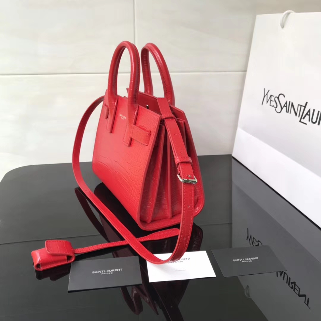 CLASSIC SAC DE JOUR NANO IN EMBOSSED CROCODILE SHINY LEATHER ROUGE EROS 392035 22 x 18 x 11 cm