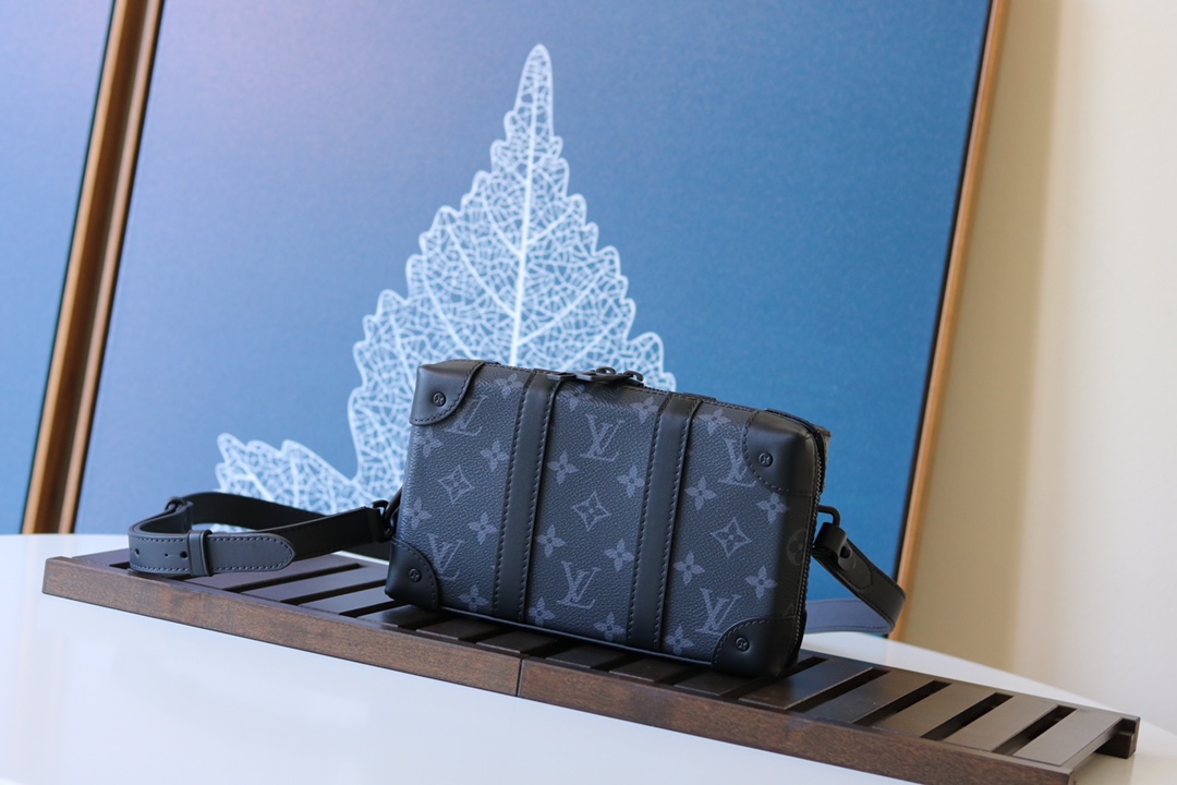 l0vis Vvtt0n soft trunk wallet monogram eclipse canvas m69838 22.5 × 14 × 5 cm