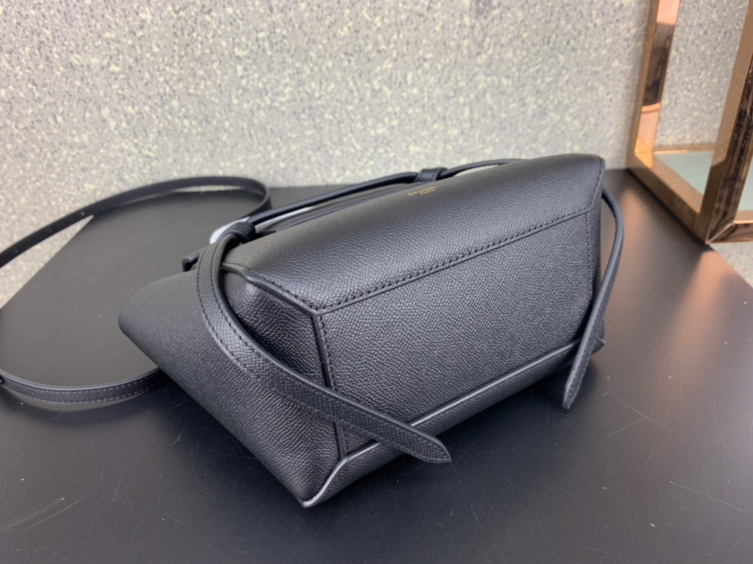 Ce1i*e nano belt bag in grained calfskin black 189003 20 x 20 x 10 cm