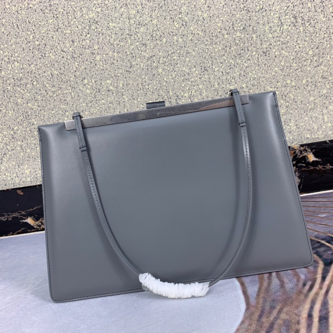 Ce1i*e soft medium clasp bag grey 184703 33 x 22 x 10 cm
