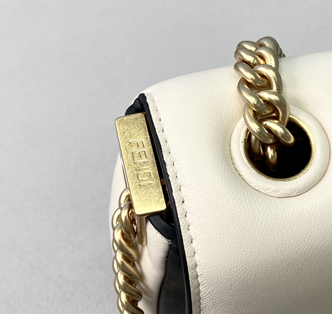 F**di mini baguette chain white and black nappa leather bag 8bs045 19 × 5 × 10 cm