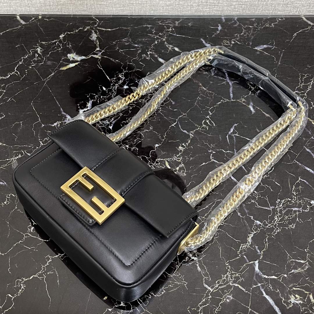 F**di mini baguette chain black and black nappa leather bag 8bs045 19 × 5 × 10 cm