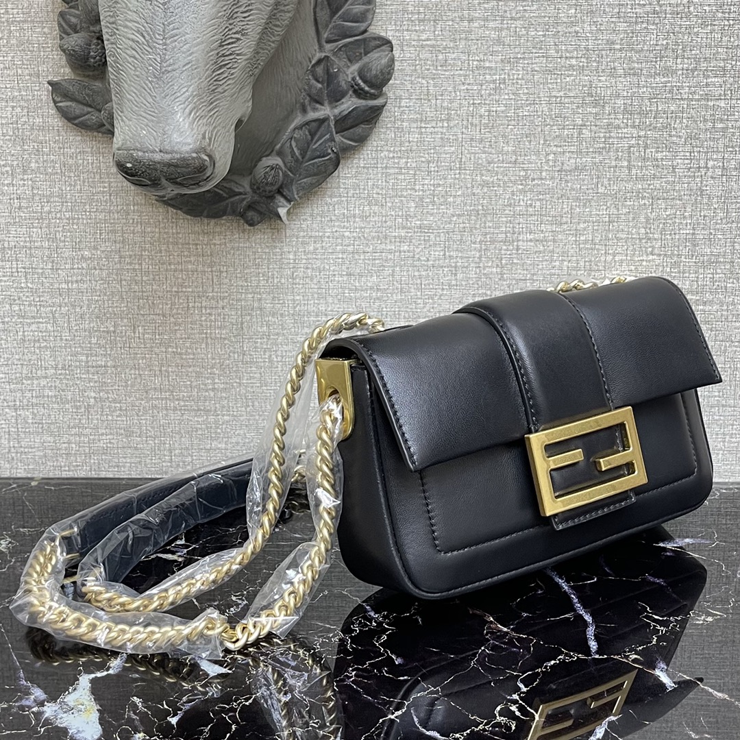 F**di mini baguette chain black and black nappa leather bag 8bs045 19 × 5 × 10 cm