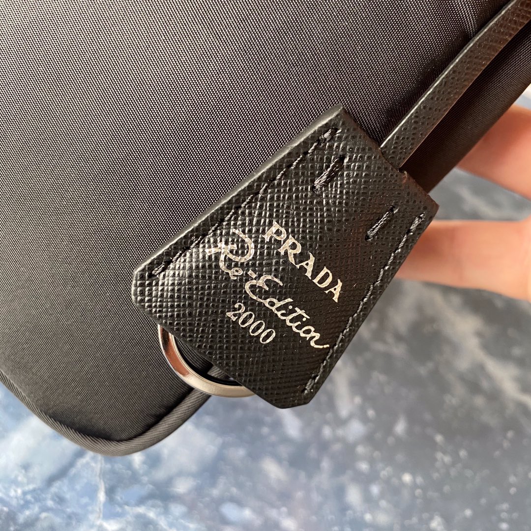 Pra*a re-nylon re-edition 2000 mini-bag black 1ne515 23cm