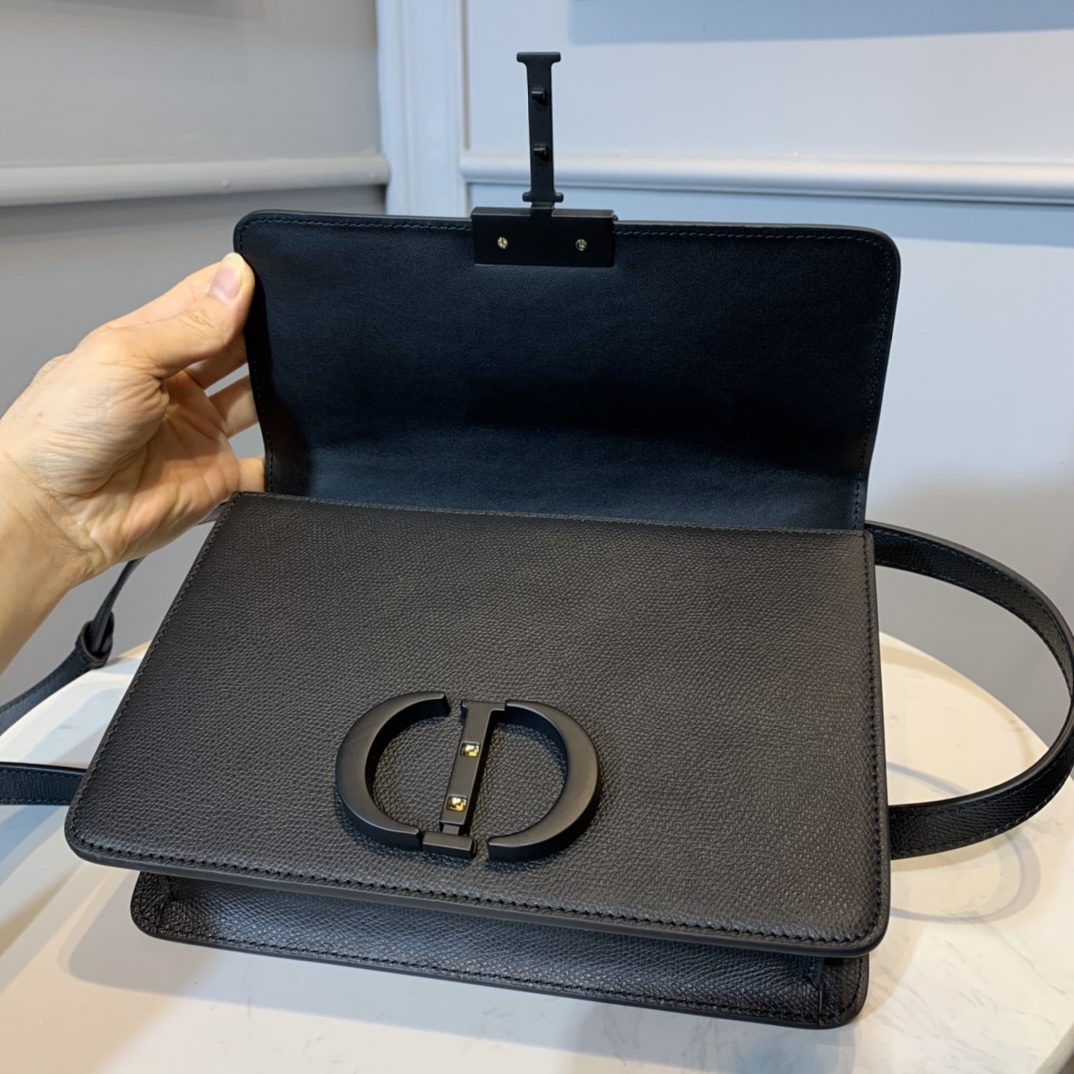 D10r 30 montaigne bag black box calfskin m9203bmoa 24 x 17 x 8 cm