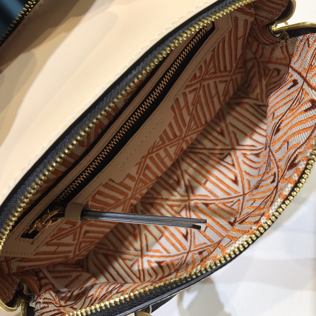 CHLOÉ DARIA Small Bag In Grained & Shiny Calfskin Sweet Beige CHC20US361C6224Q 22 x 9 x 18 cm