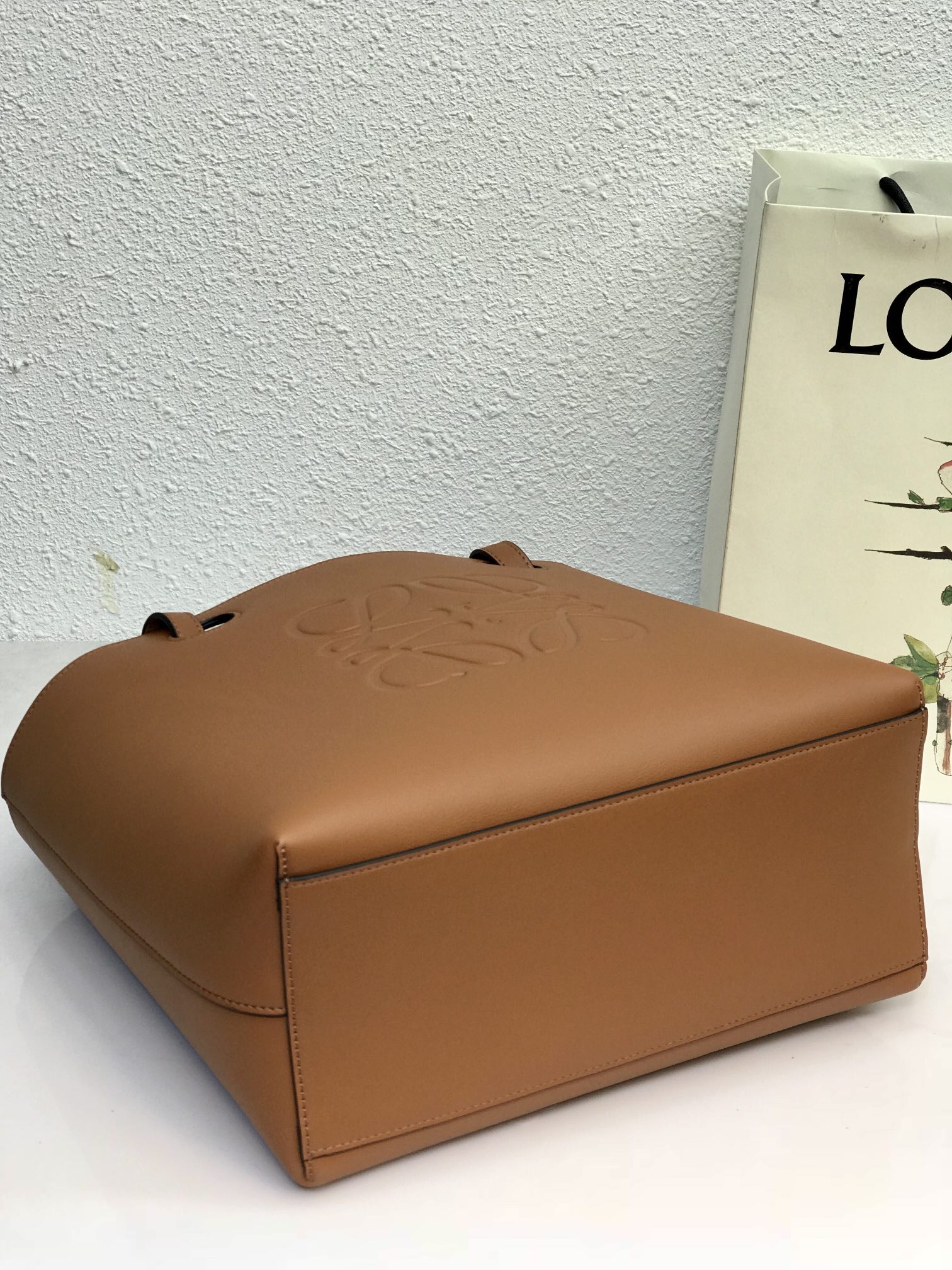 L0ew* anagram tote in classic calfskin tan a657t23x02 30cm