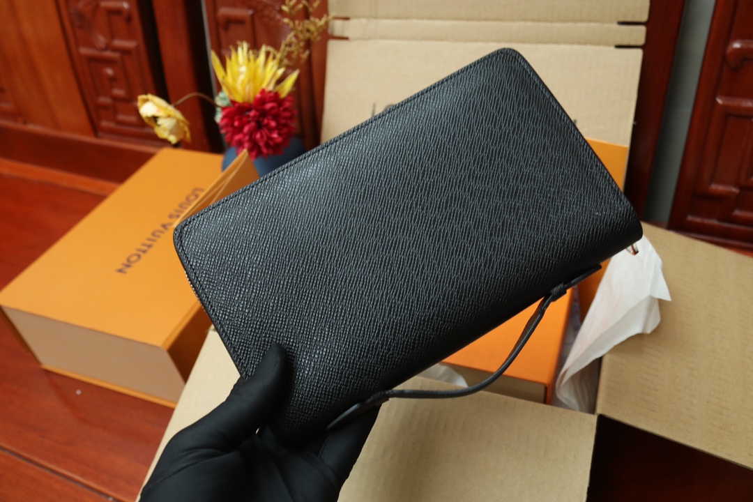 l0vis Vvtt0n zippy xl wallet taiga leather m44275 23 x 15 x 4 cm