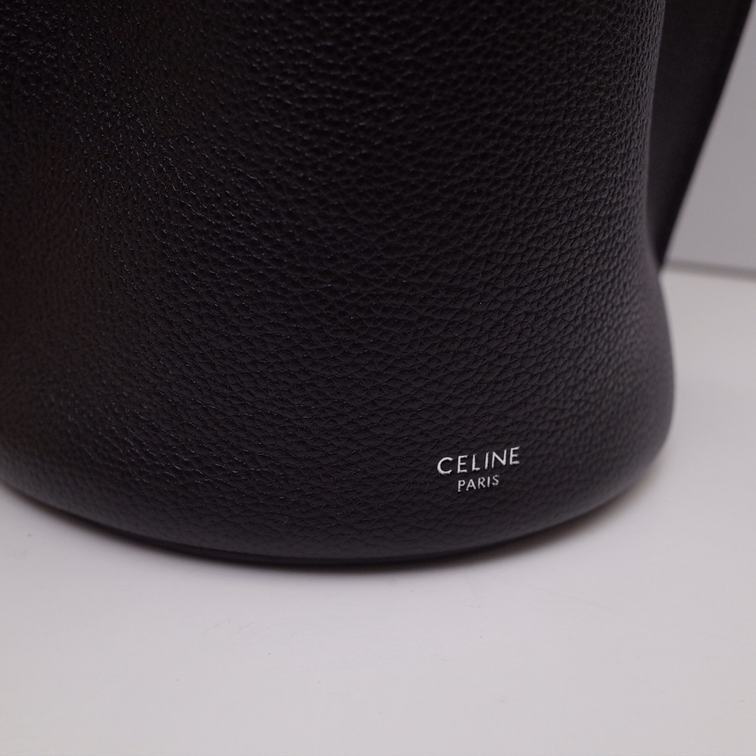 Ce1i*e big bag nano bucket in smooth calfskin black 187243a4t 21 x 15 x 15 cm