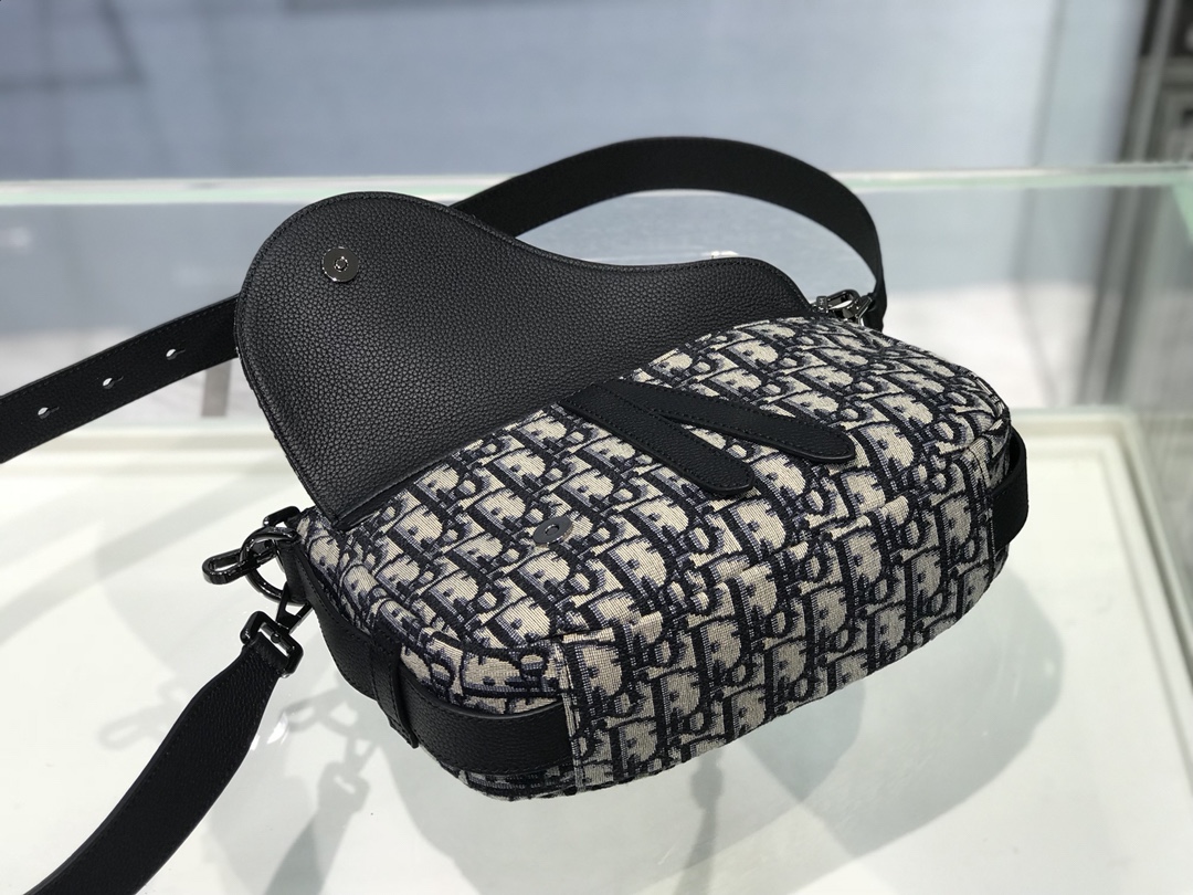 D10r mini saddle soft bag beige and black D10r oblique jacquard 1adho003yky 24 cm
