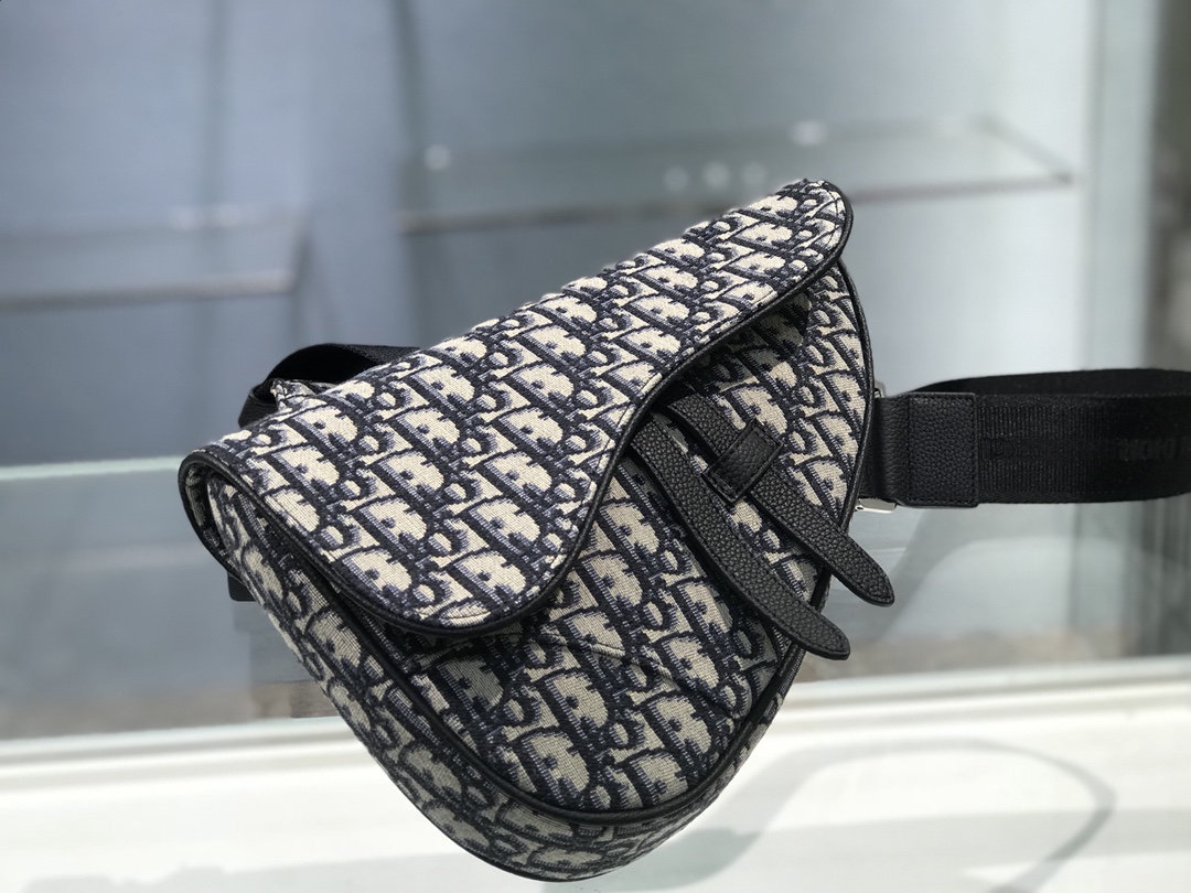 D10r saddle bag beige and black D10r oblique jacquard 1adpo093yky 20 x 28.5 x 5 cm