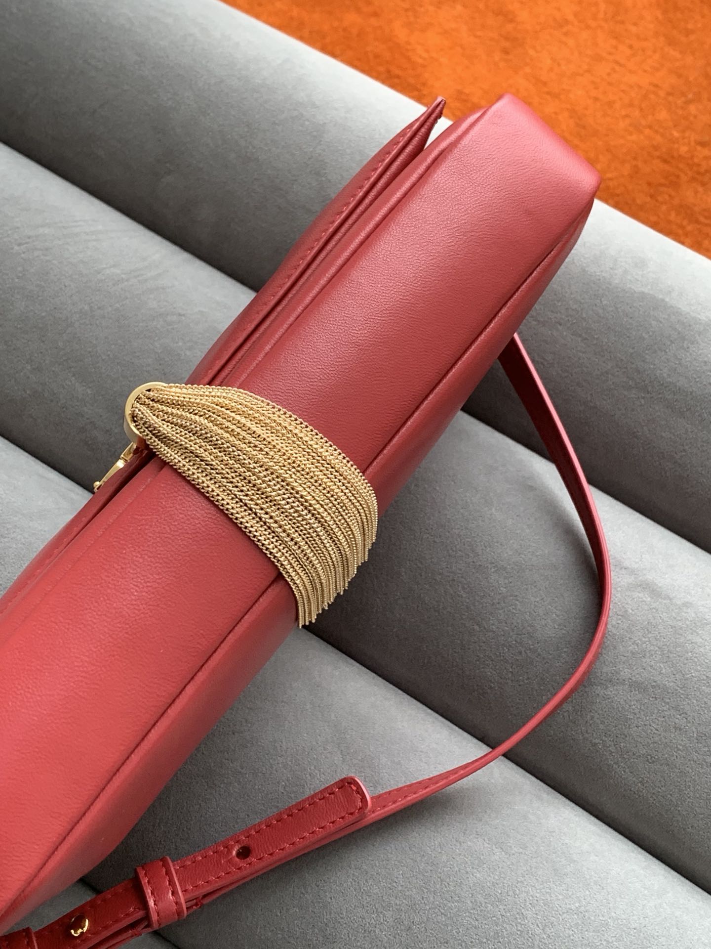 Y51 kate 99 with tassel in lambskin red 6042761 26 x 13.5 x 4.5 cm